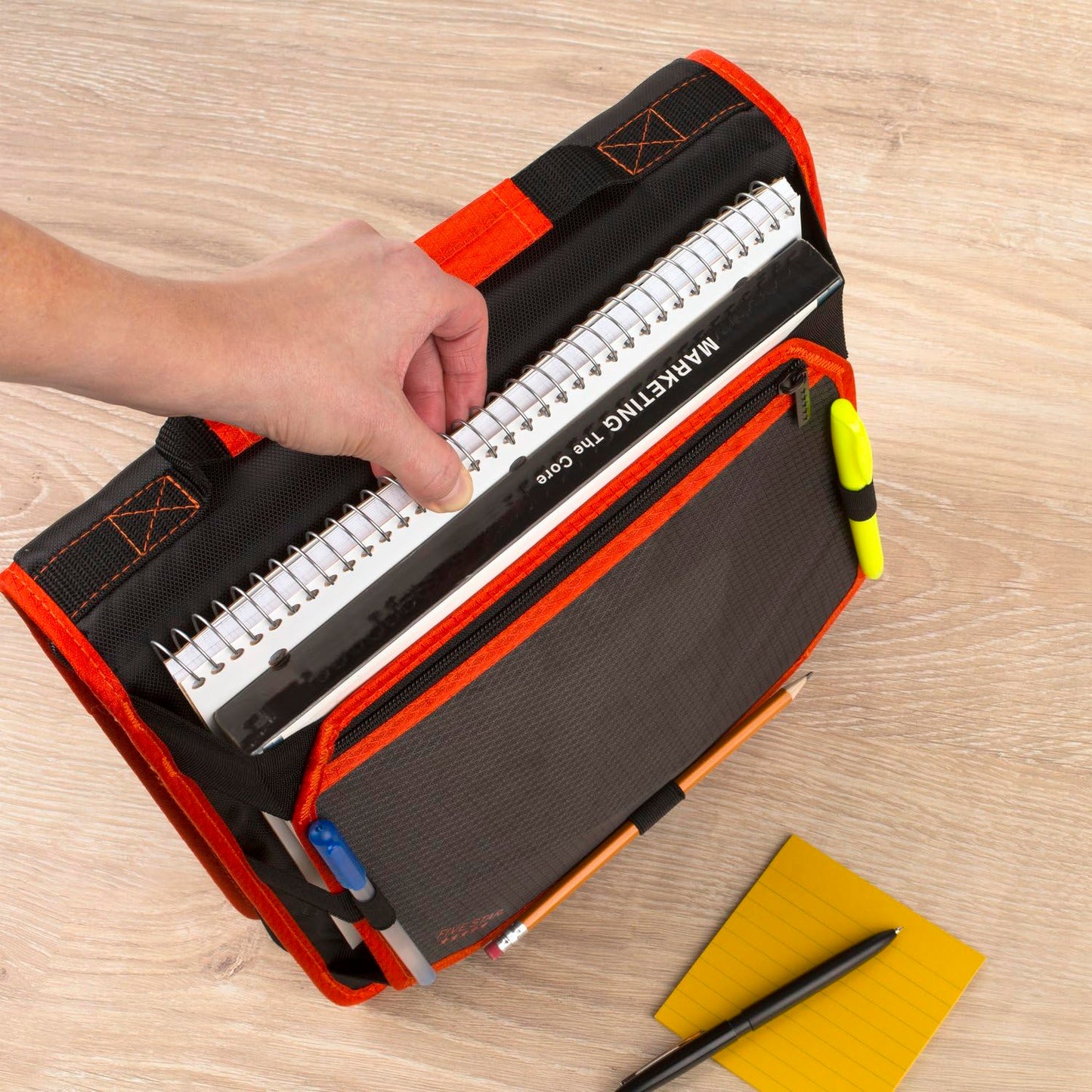 Five Star Zipper Binder, 2 Inch 3-Ring Binder for School, Expansion Panel, 580 Sheet Capacity, Red/Black (29052CE8)